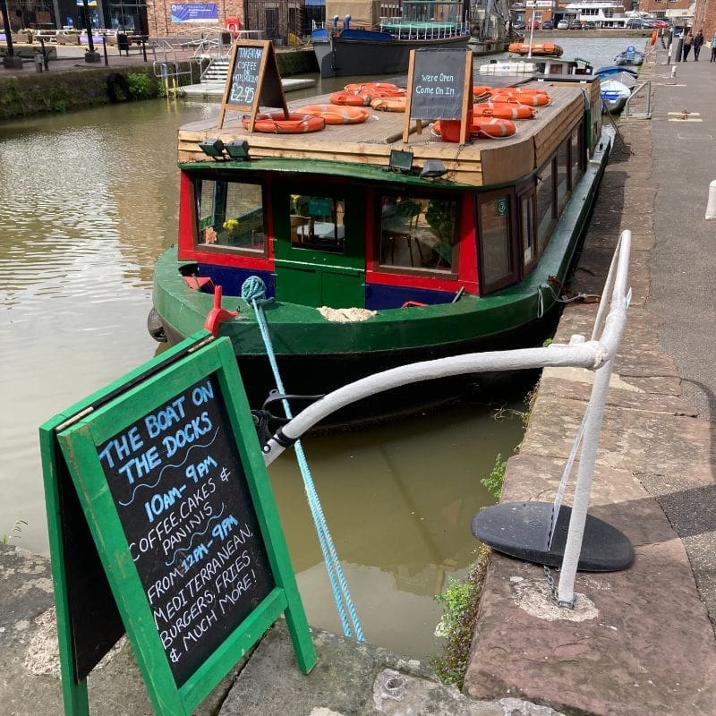 Boat on the Docks - cafe