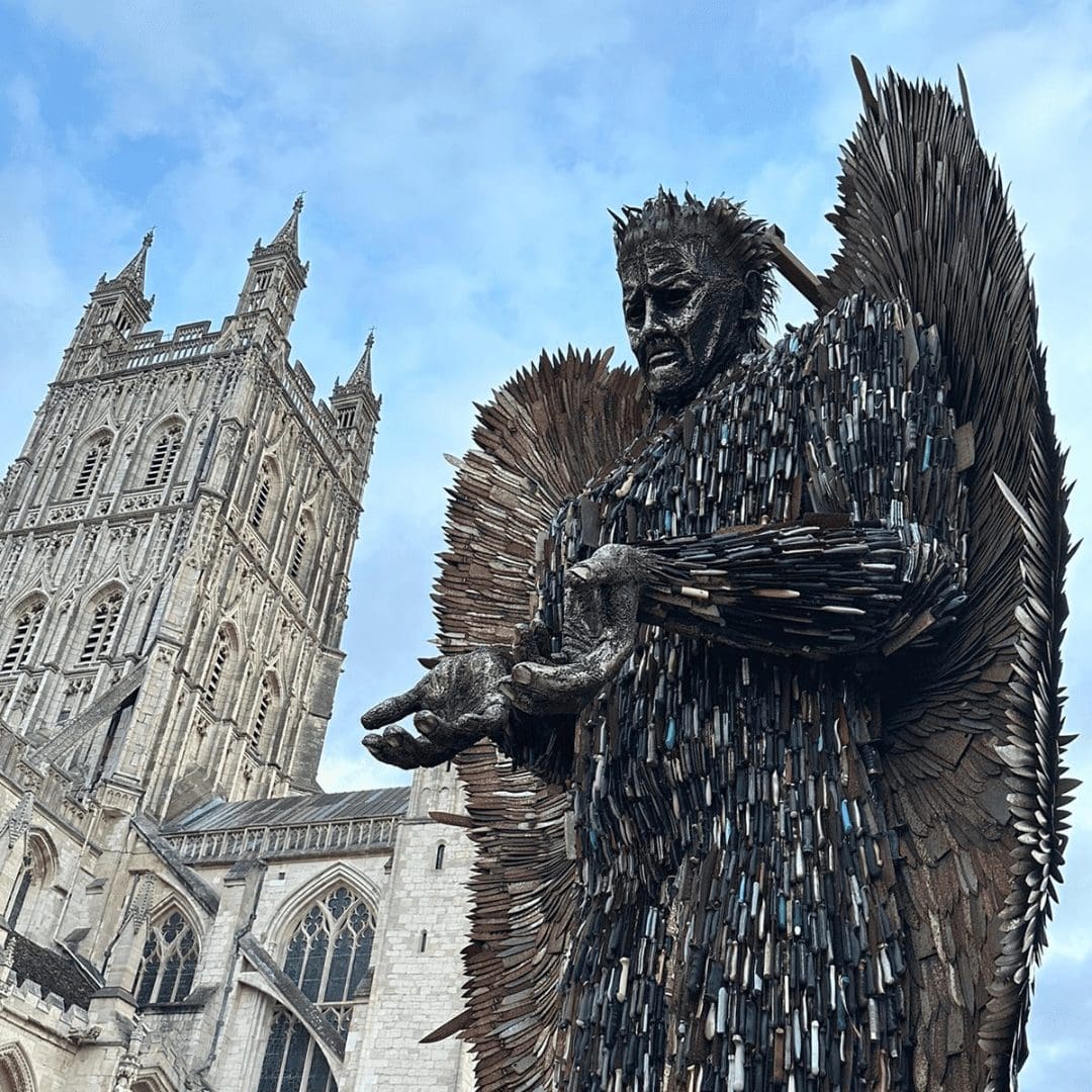 The Knife Angel arrives in Gloucester.